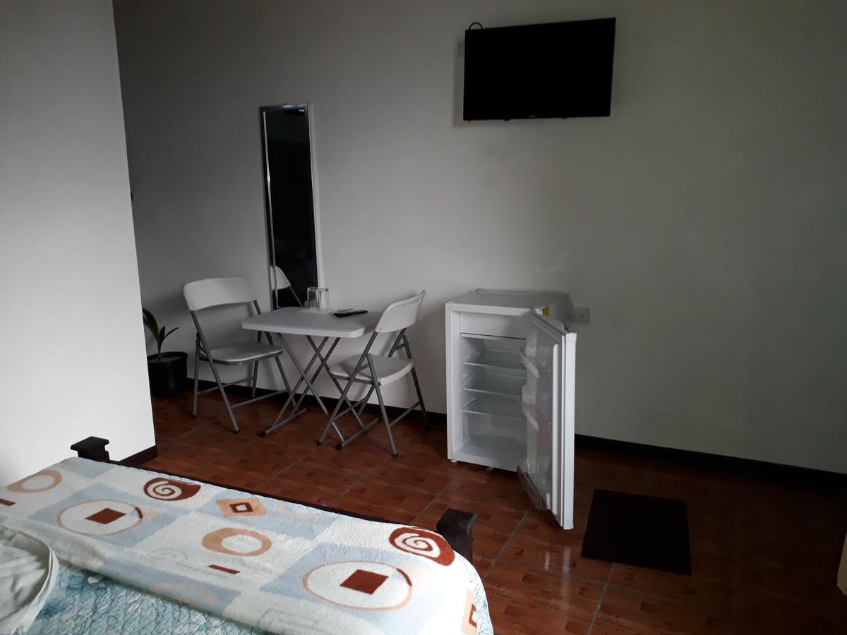 Hotel La Uvita Puerto Limon Extérieur photo
